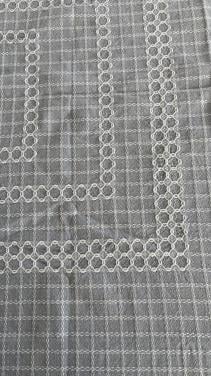 Tafelkleed grijs katoen, wit borduur 1,20x 1,62 cm. ZGAN. Handwerk