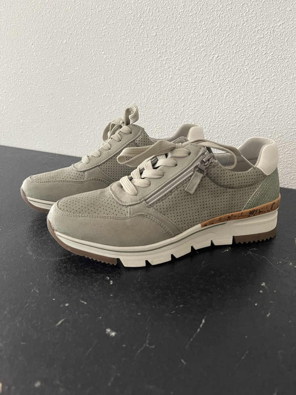 Nieuwe dames sneakers maat 37