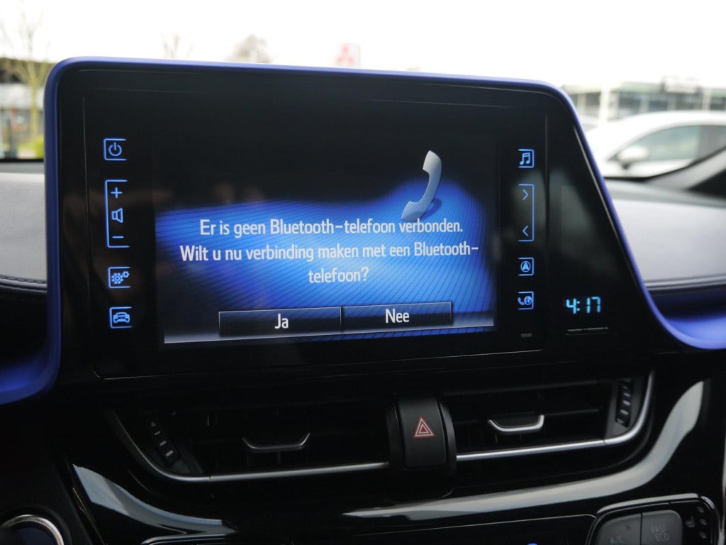 Toyota C-hr 1.8 hybrid bi-tone|dealeronderhouden|rijklaar