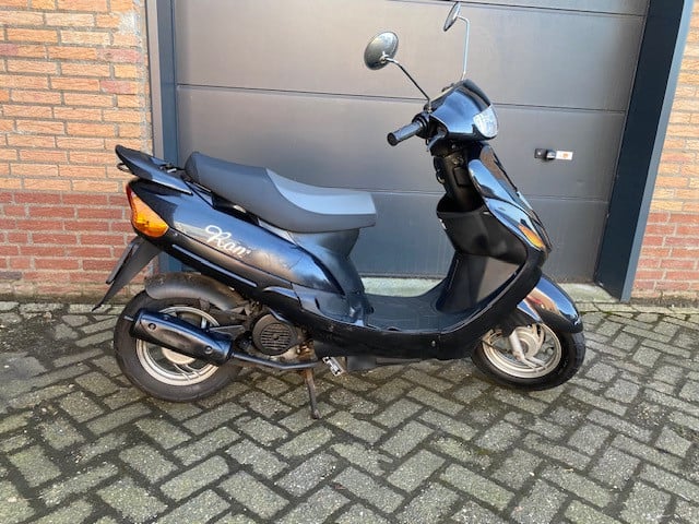 Koopje btc roma  zwart compct handzaam scootertje alles werkt nu 499 euro