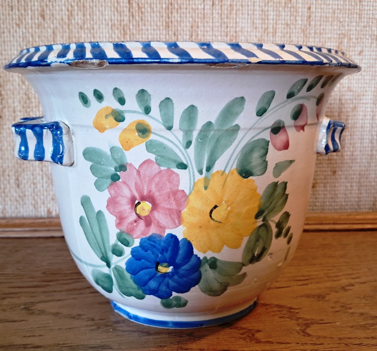 Oude Handgeschilderde bloempot