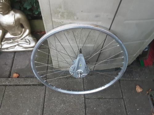 26 x 1,75 inch shimano nexus voorwiel, naafdynamo, rollerbrake rem