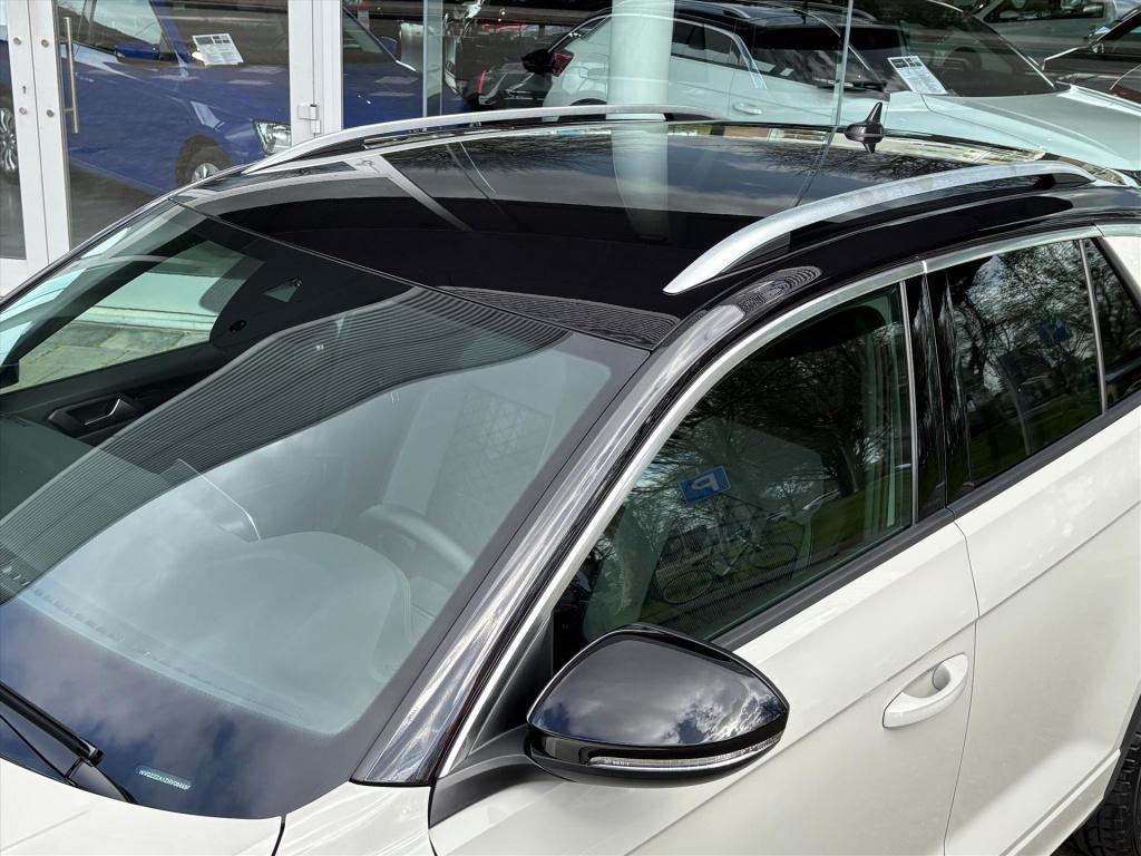 Volkswagen T-roc 1.5 tsi 150pk 7-dsg r-line black|camera| dodehoek|trekhaak