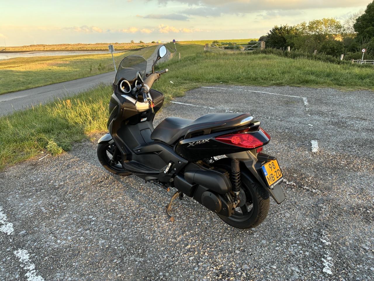 Yamaha X-max 250R Motorscooter met lage KM-stand