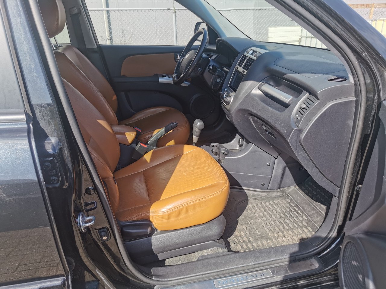 Mooie Kia Sportage 2.7 V6 4WD automaat (bieden vanaf 2800)