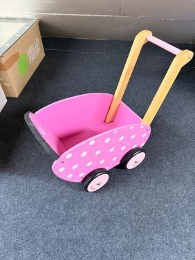 Houten speelwagen
