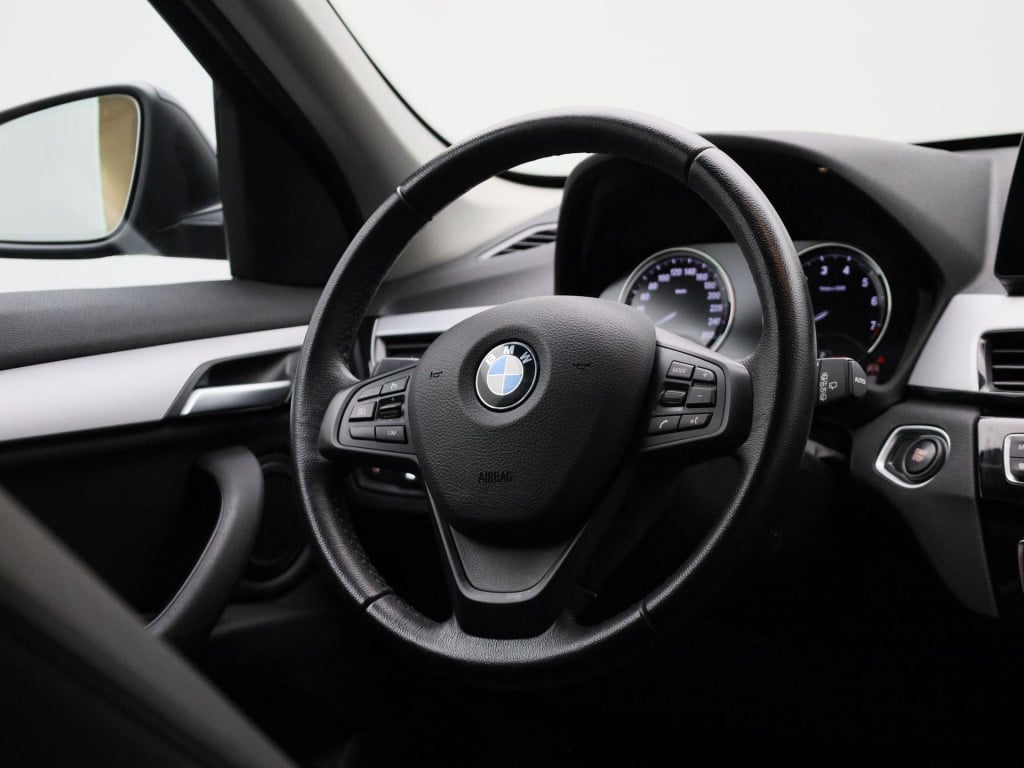 BMW X1 xdrive25e executive | automaat | lmv | parkeer sensoren | camera | c