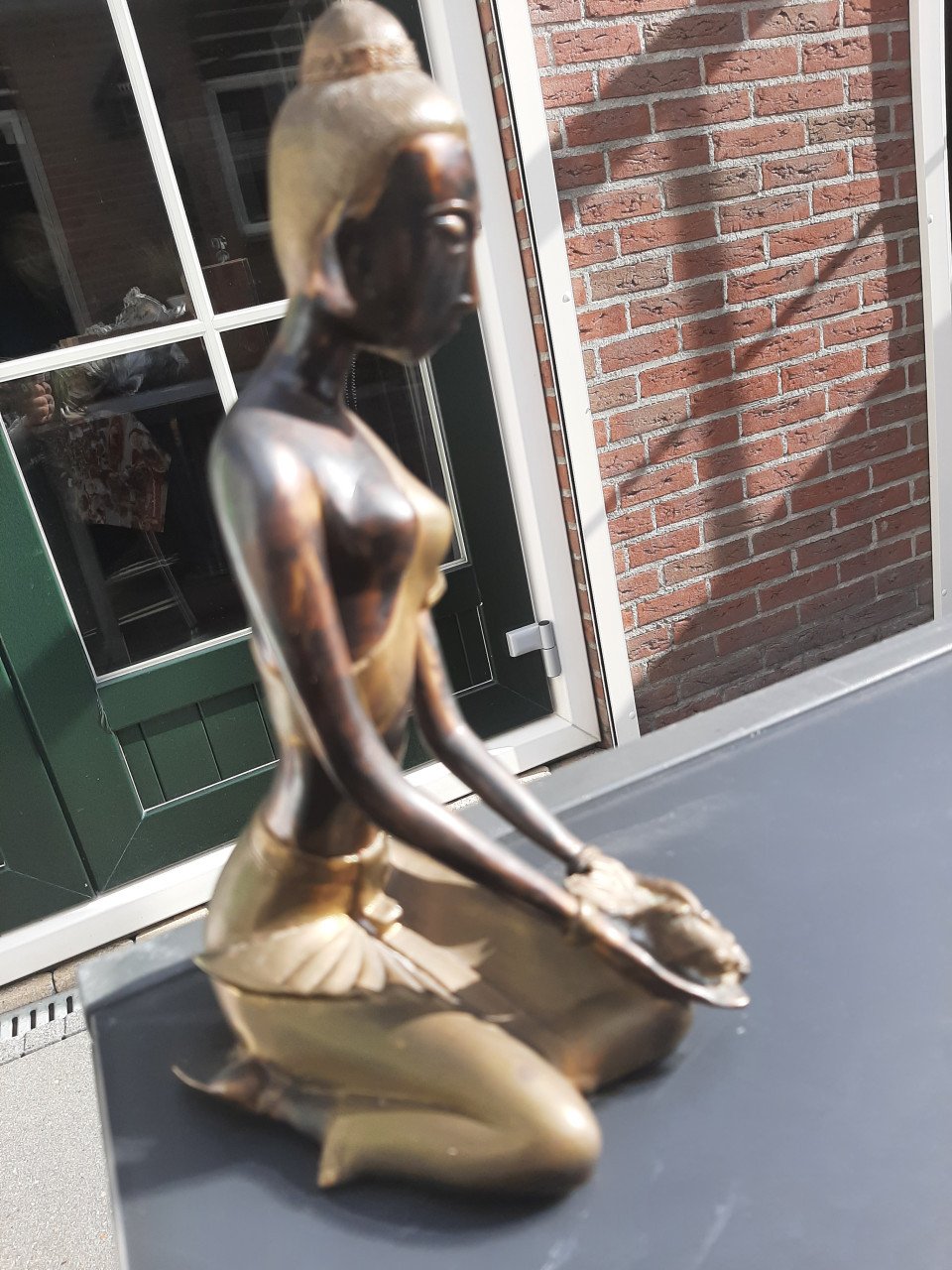 Kpperen beeldje vrouw 17 cm