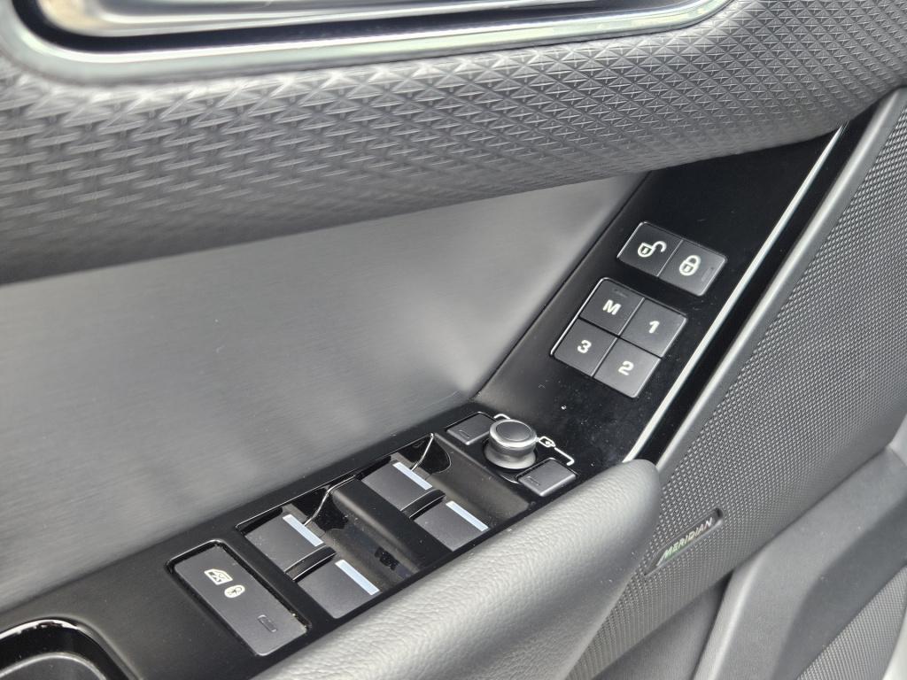 Land Rover Range Rover Velar 3.0 v6 awd r-dynamic se | pano | stoelkoeling/