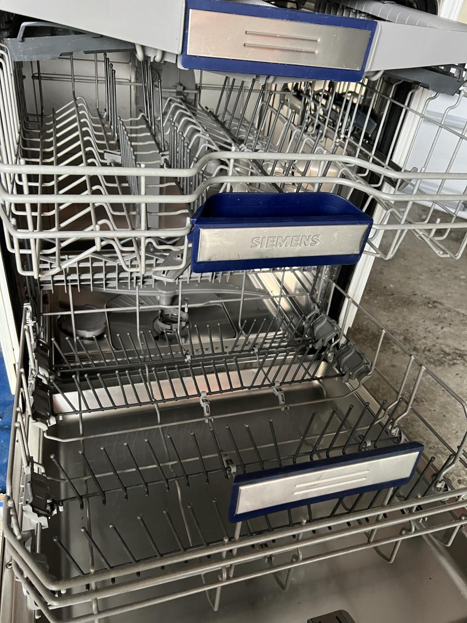 Siemens inbouw Vaatwasser met bestek lade 83x60 cm.