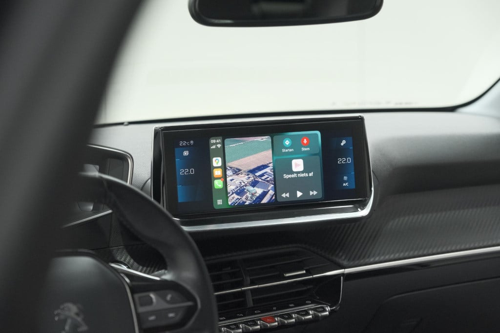 Peugeot 208 puretech 100 allure | camera | navigatie | apple carplay | park