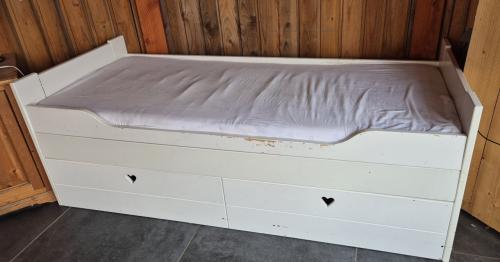 Bed met grote laden 195x80
