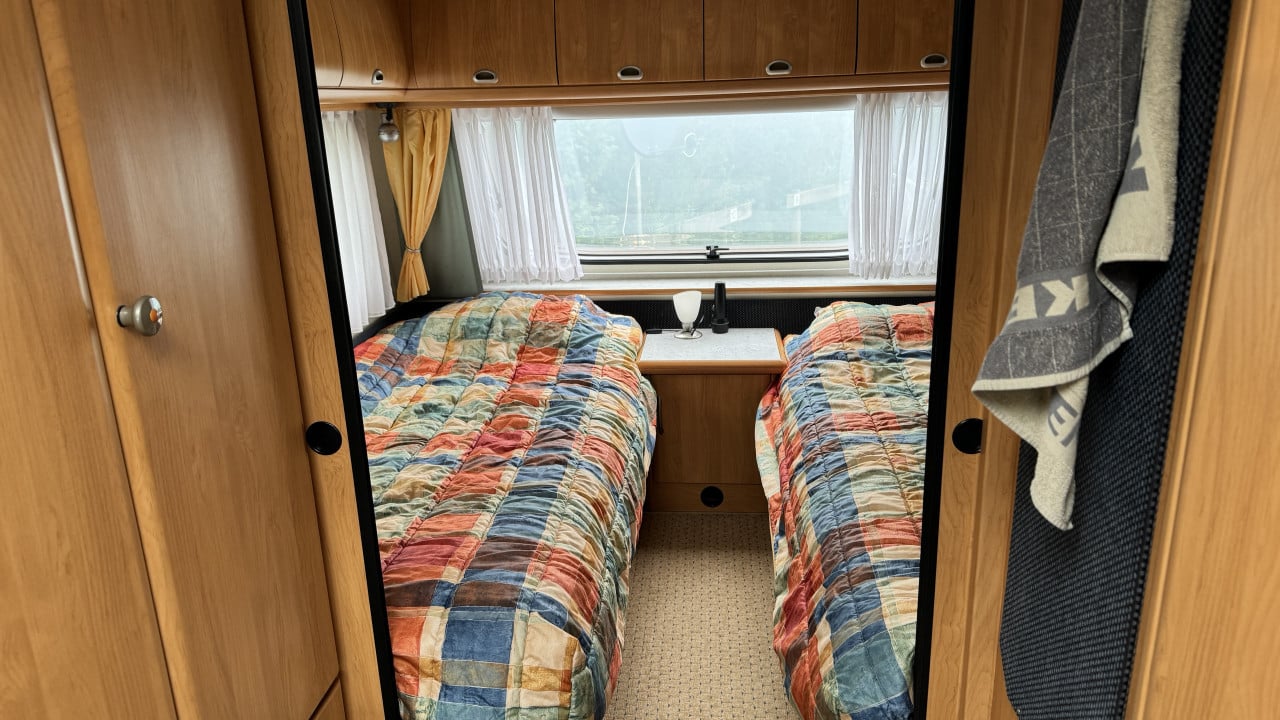 Caravan met voortent