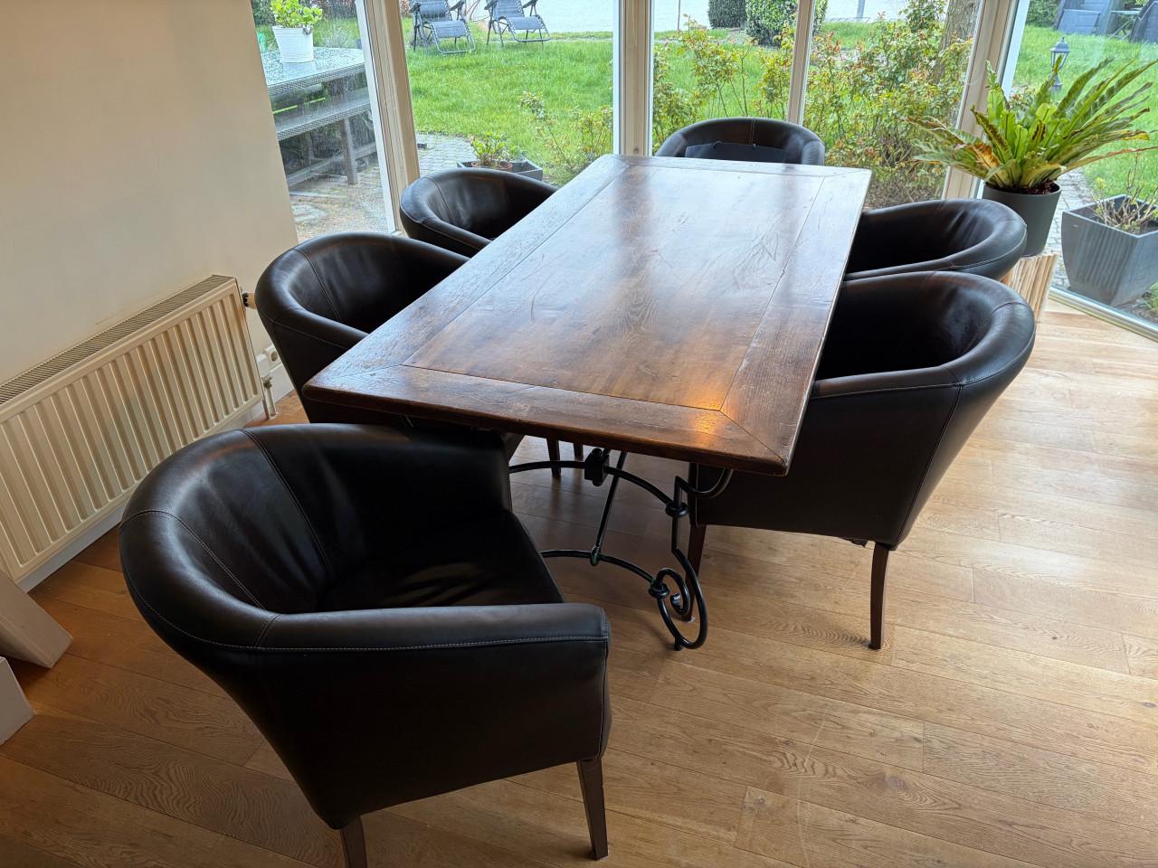 Eettafel met 6 stoelen