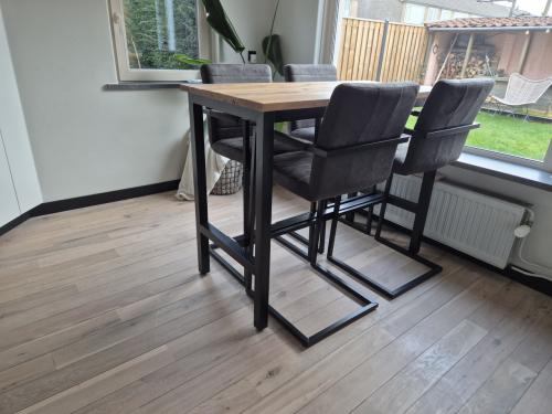 Bartafel+stoelen
