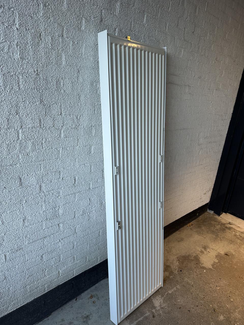 Radiator 180x50 staand met kap en handdoekhaak