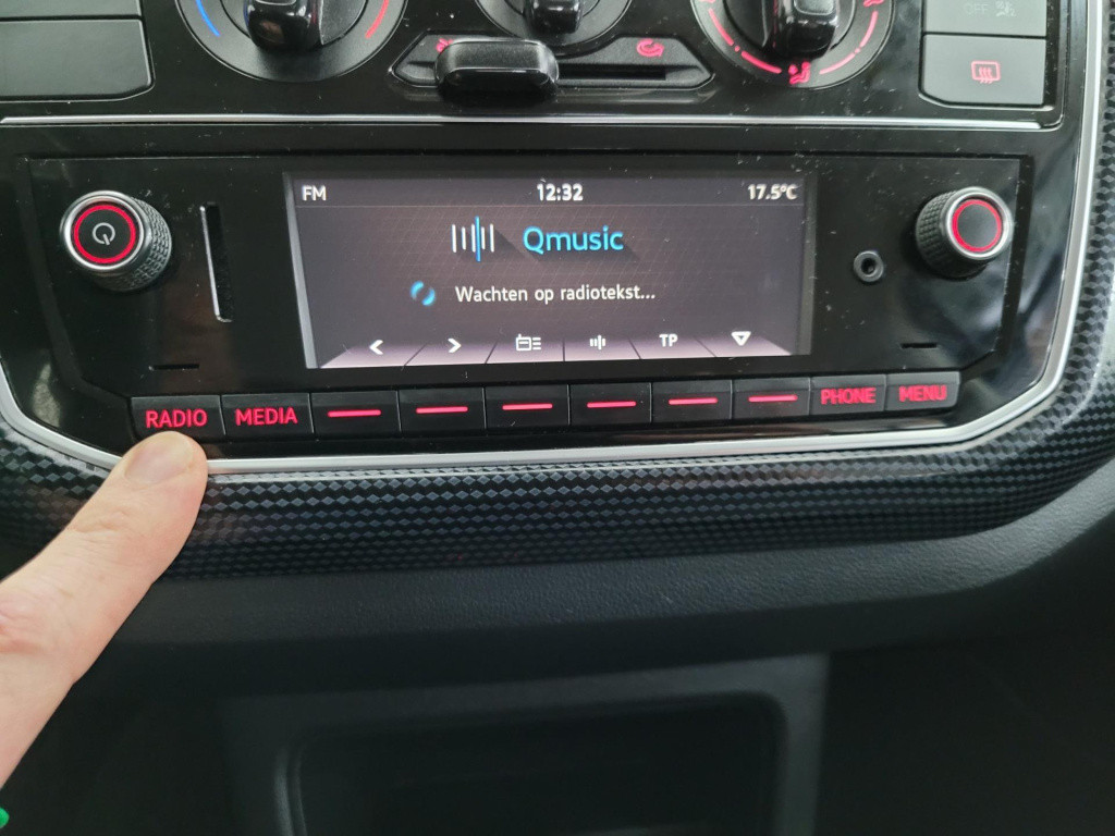 Volkswagen UP! 1.0 bmt | sportvelgen | zwart | airco | bluetooth audio | 5 