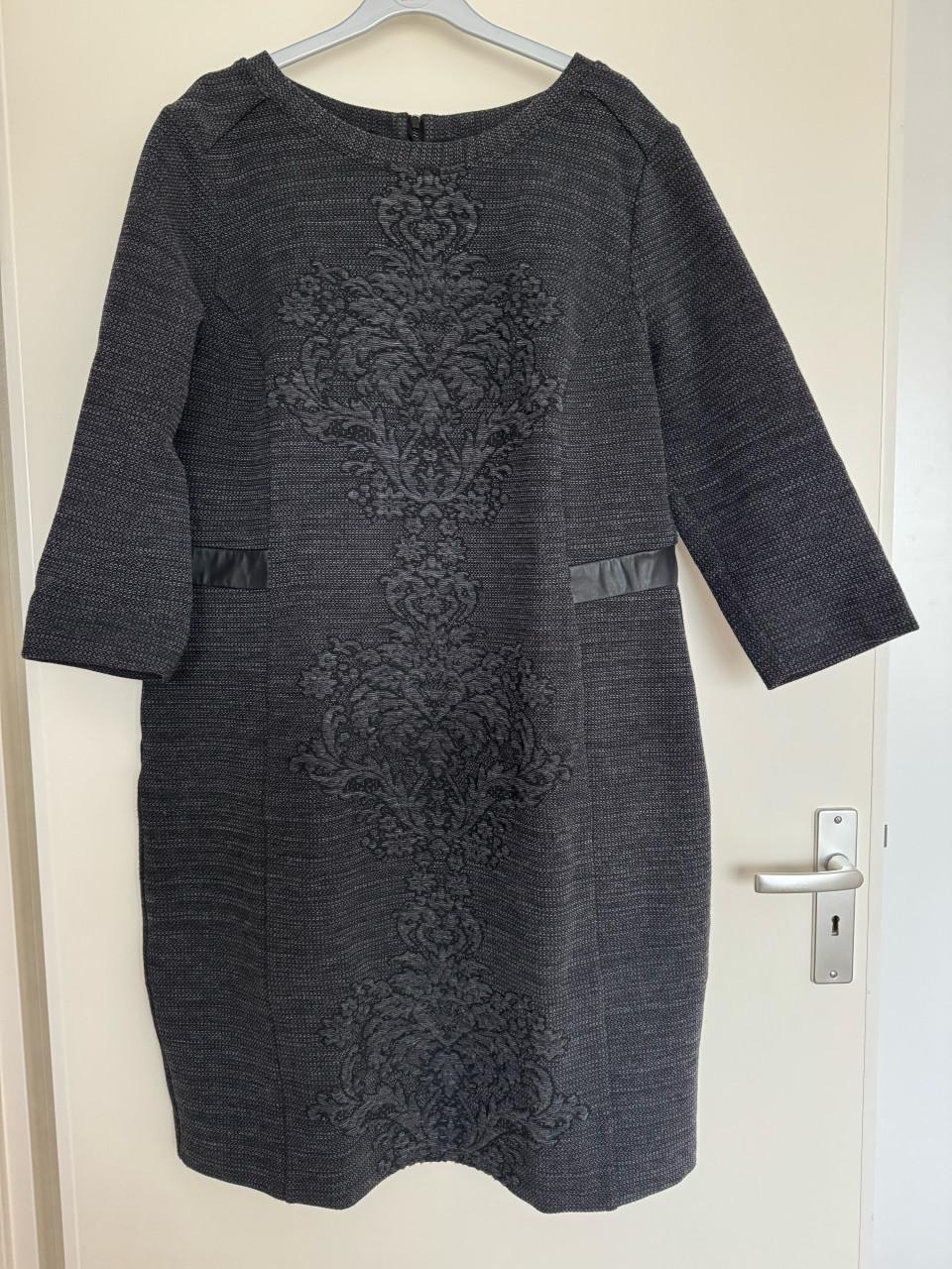 Mooie grijze jurk van Expresso, maat 46