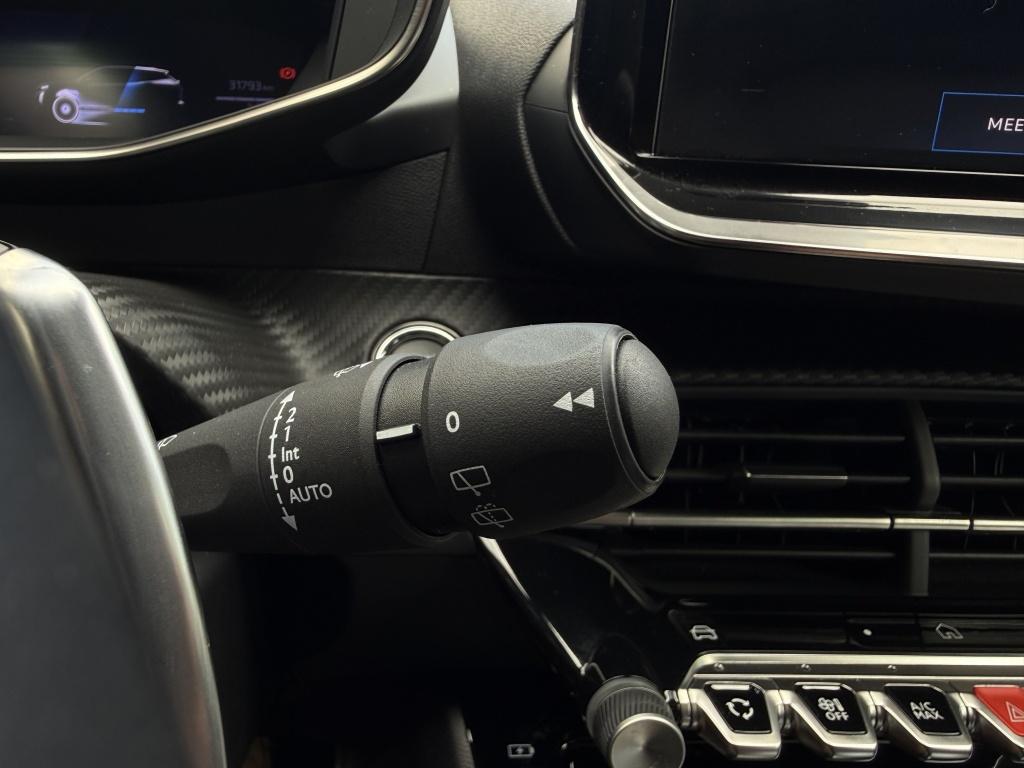 Peugeot 2008 1.2 hybrid 136 gt