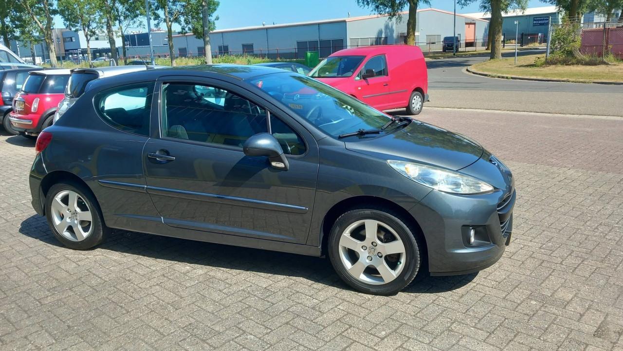 Peugeot 207 1.6 VTi Premiere 3deurs bj:2010 airco navigatie i.z.g.st