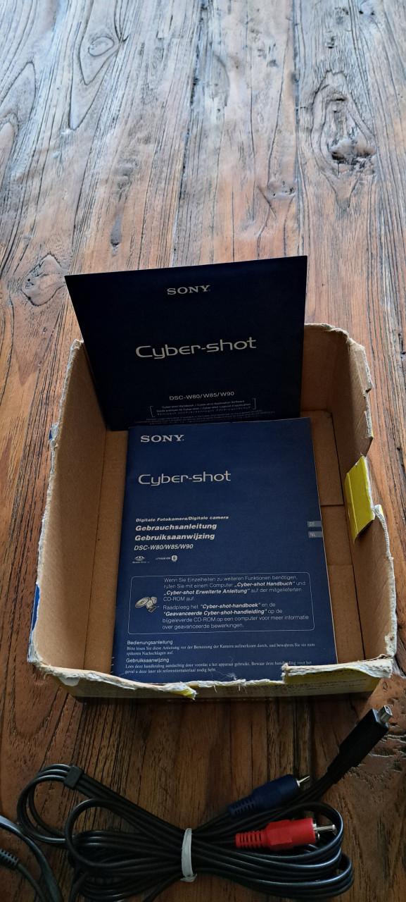 Sony syber shot DSC-W85