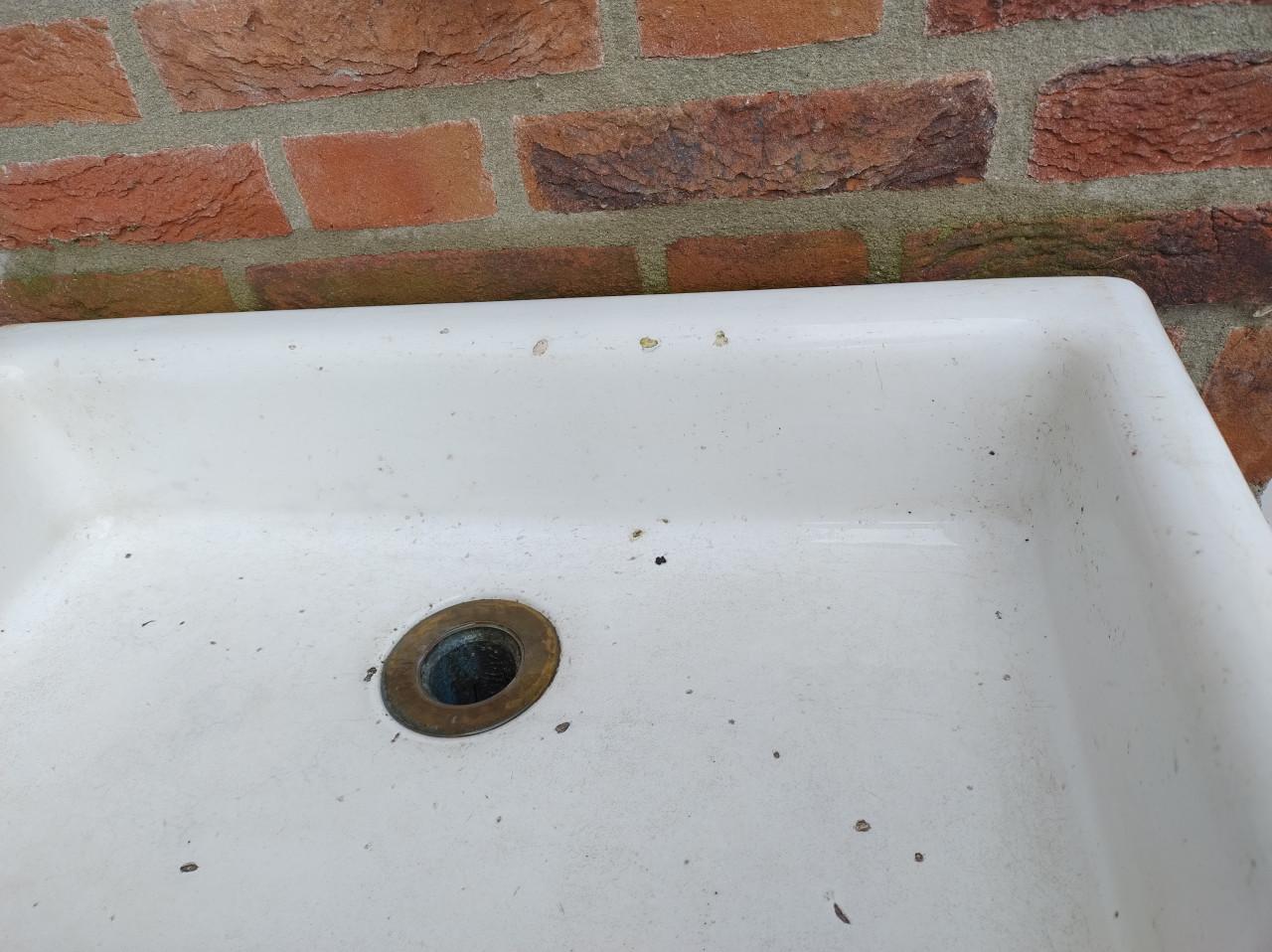 Oude wasbak voor bijvoorbeeld in de schuur of buiten