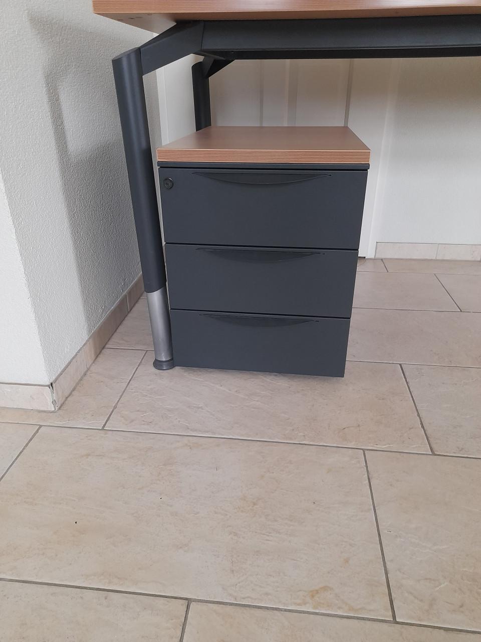 Ladenkastje op wielen (42 x 58 x 54H)  Zonder sleutel!