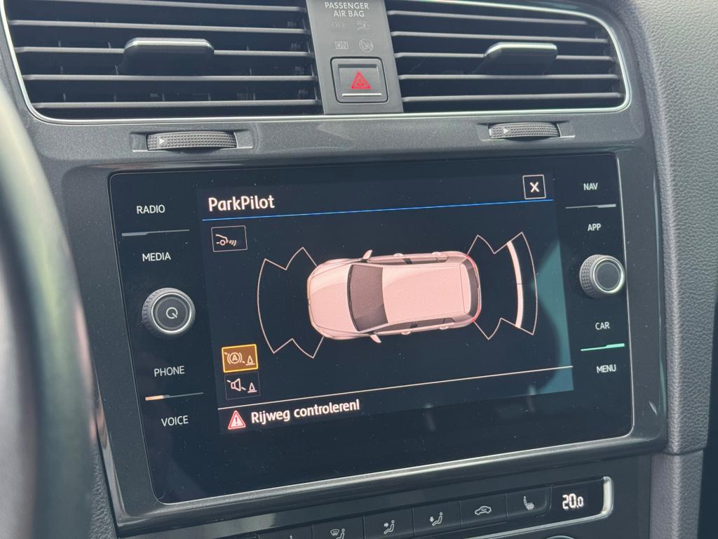 Volkswagen Golf 1.0 tsi * massage stoel * camera * carplay * stoelverwarmin