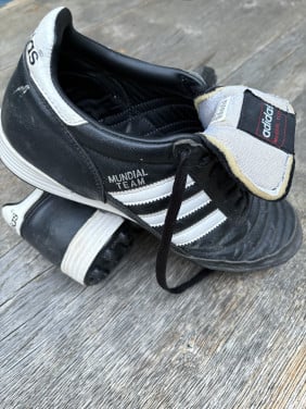 Adidas Mundial Team