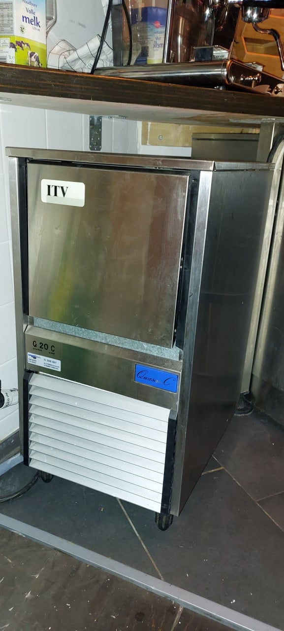 RVS ITV Quasar ijsblokjesmachine