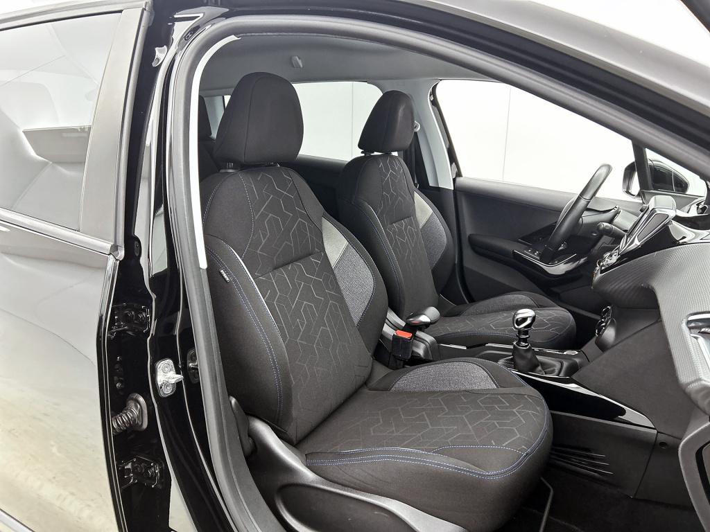 Peugeot 2008 110 pk signature | rijklaar | navigatie | parkeersensoren | lm