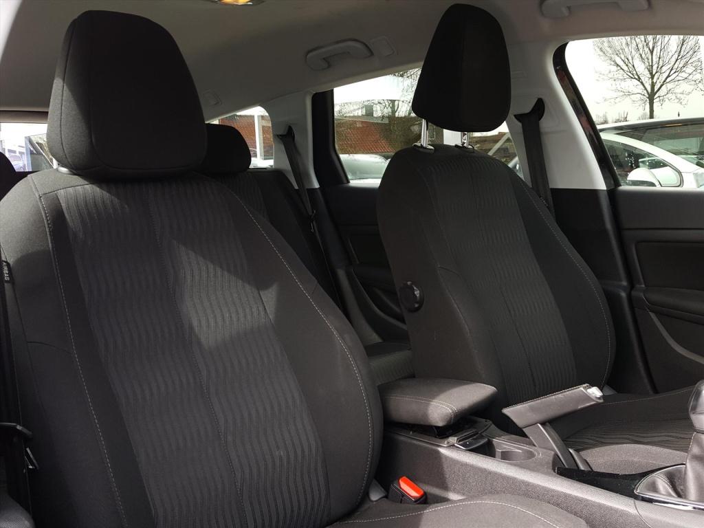 Peugeot 308 sw blue l. 1.2pt-110pk navigatie | trekhaak | cruise control | 