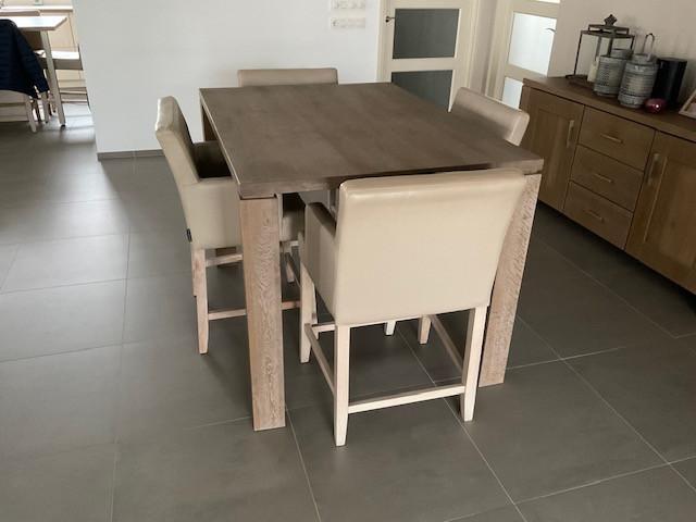 Bar(eet)tafel incl.4 stuks bijbehorende barkrukken