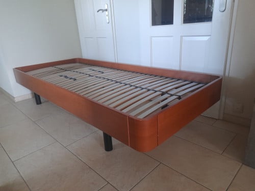 1 Persoons bed 90 x 220 ( in goede nette staat)