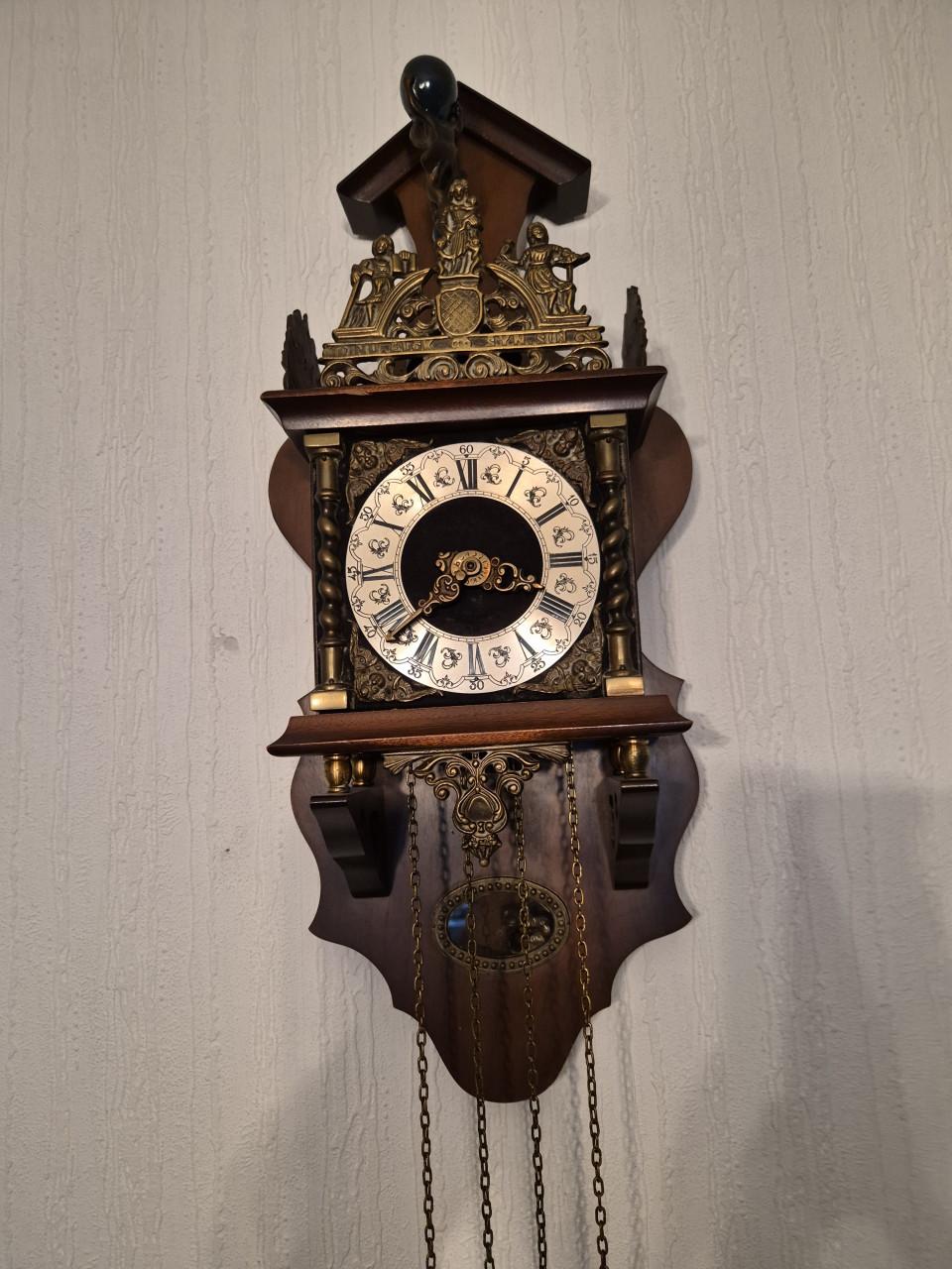 Oude opwindbare klok