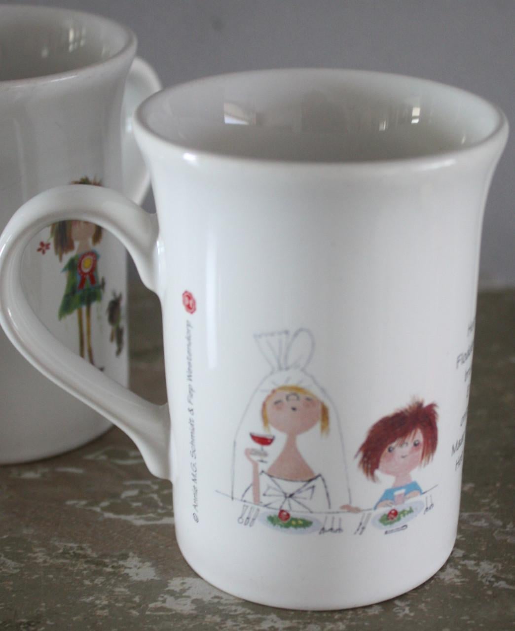 2 leuke nieuwe mokken. Floddertje met een grappig gedicht erop.