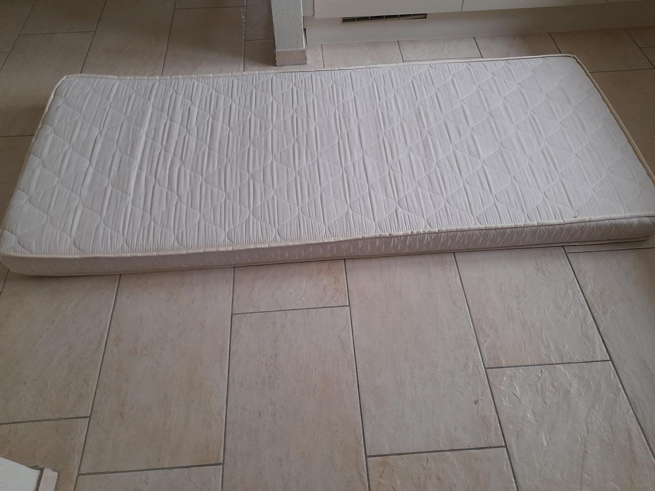 Matras netjes en schoon 80 x 200 x 14 (in goede staat )