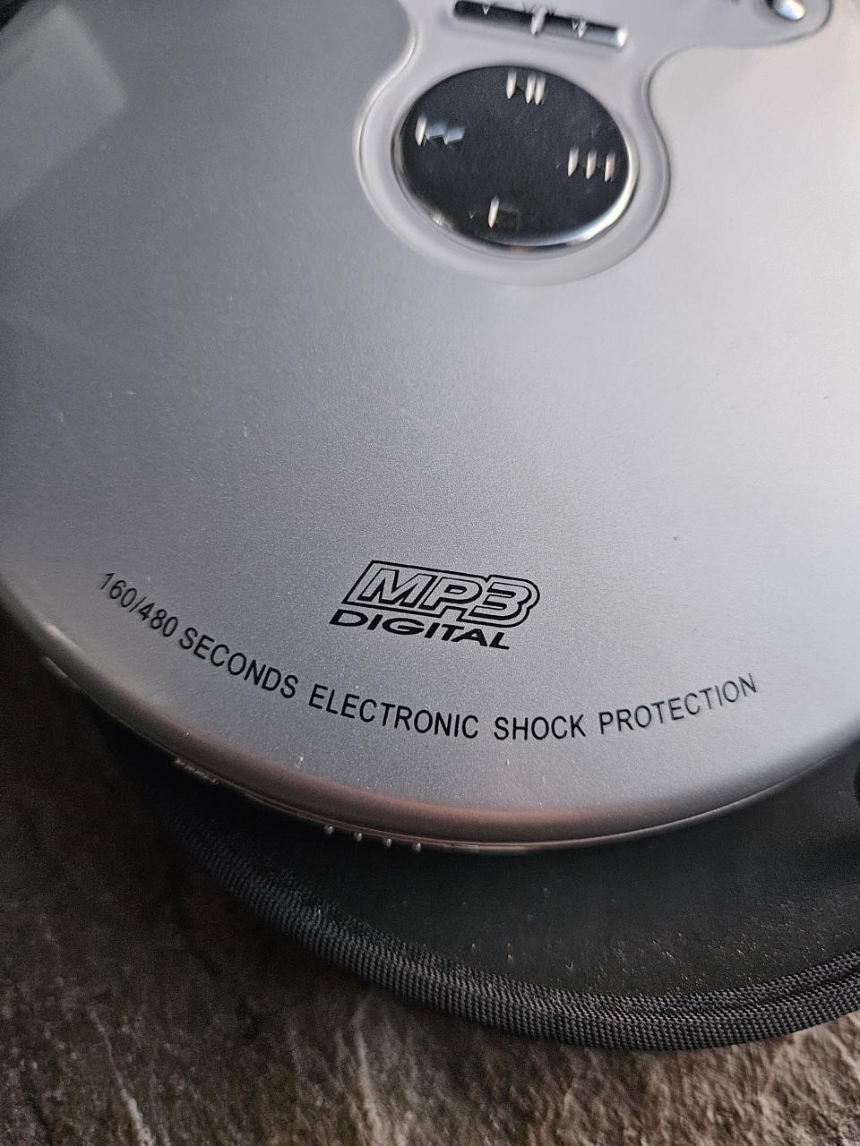 Goede draagbare Marquant TCM cd discman en MP3 speler in een