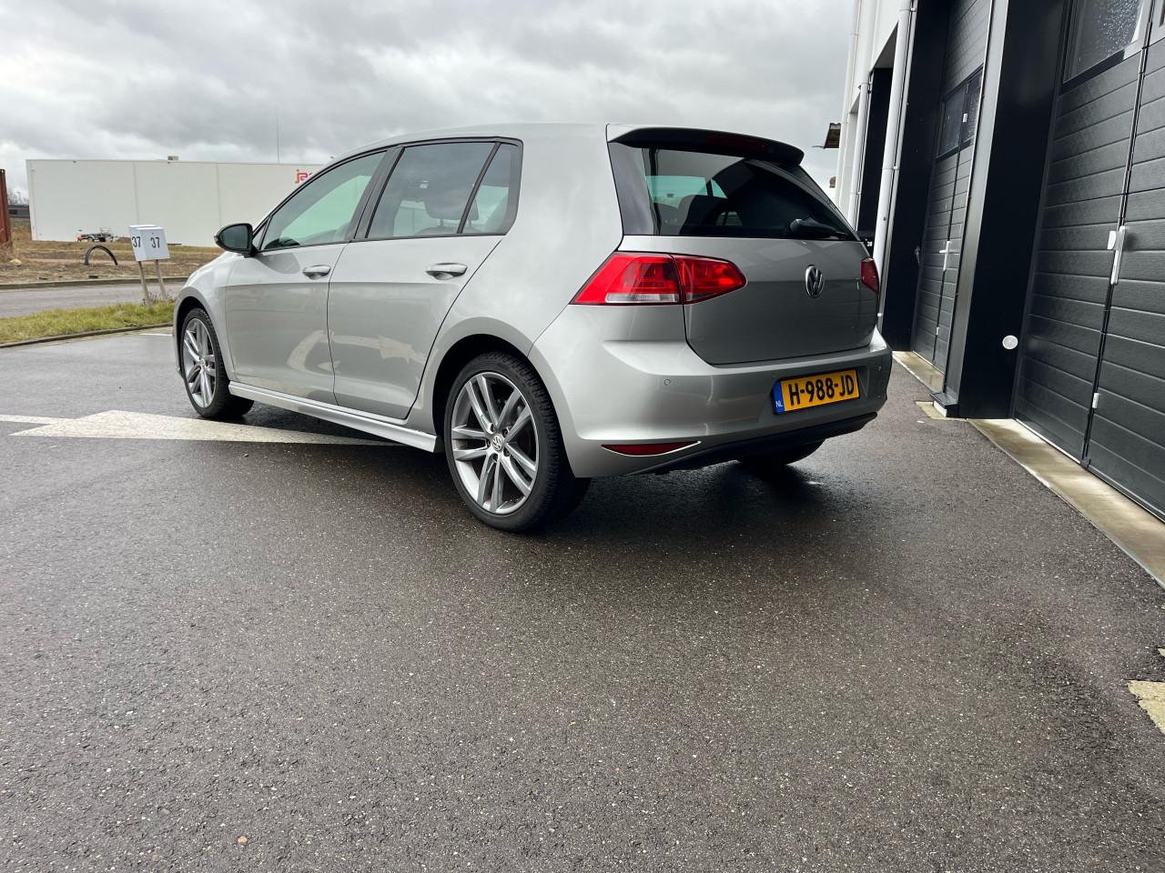 VW Golf7 1.2 tsi R-line pakket 18inch PDC APK 09/26