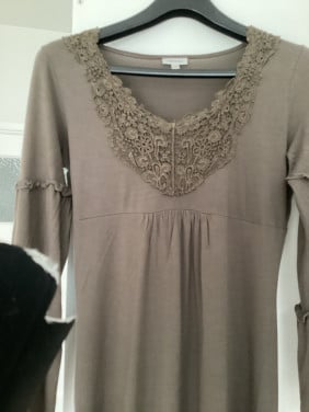 Apart jurkje maat L zgan leuke mouwen en voorkant