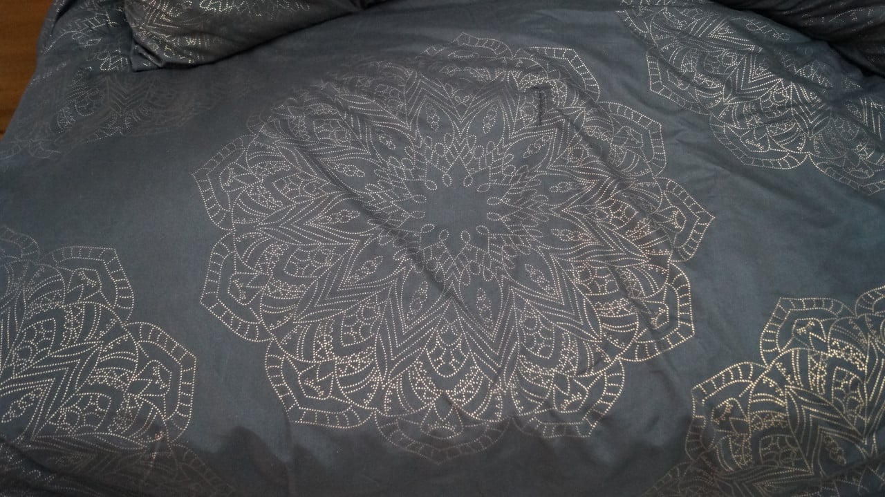 Trendmax zwartte sprei met gouden borduursels