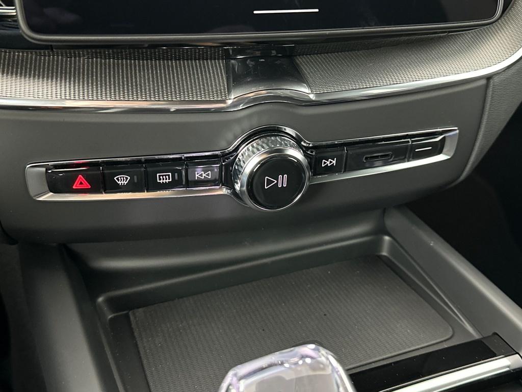 Volvo XC60 plus black edition recharge 360 camera
