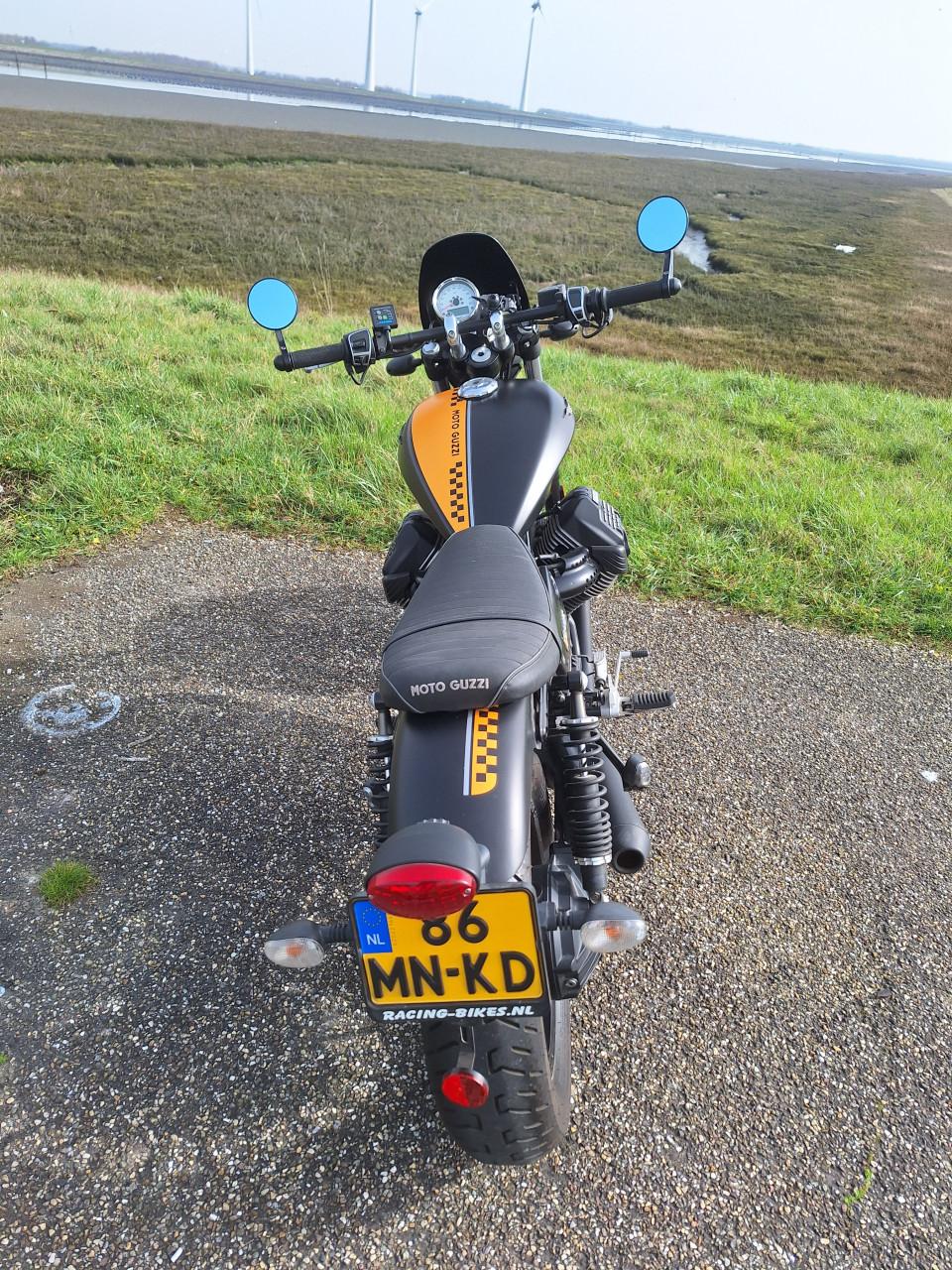 MOTO GUZZI V9 BOBBER 2016
