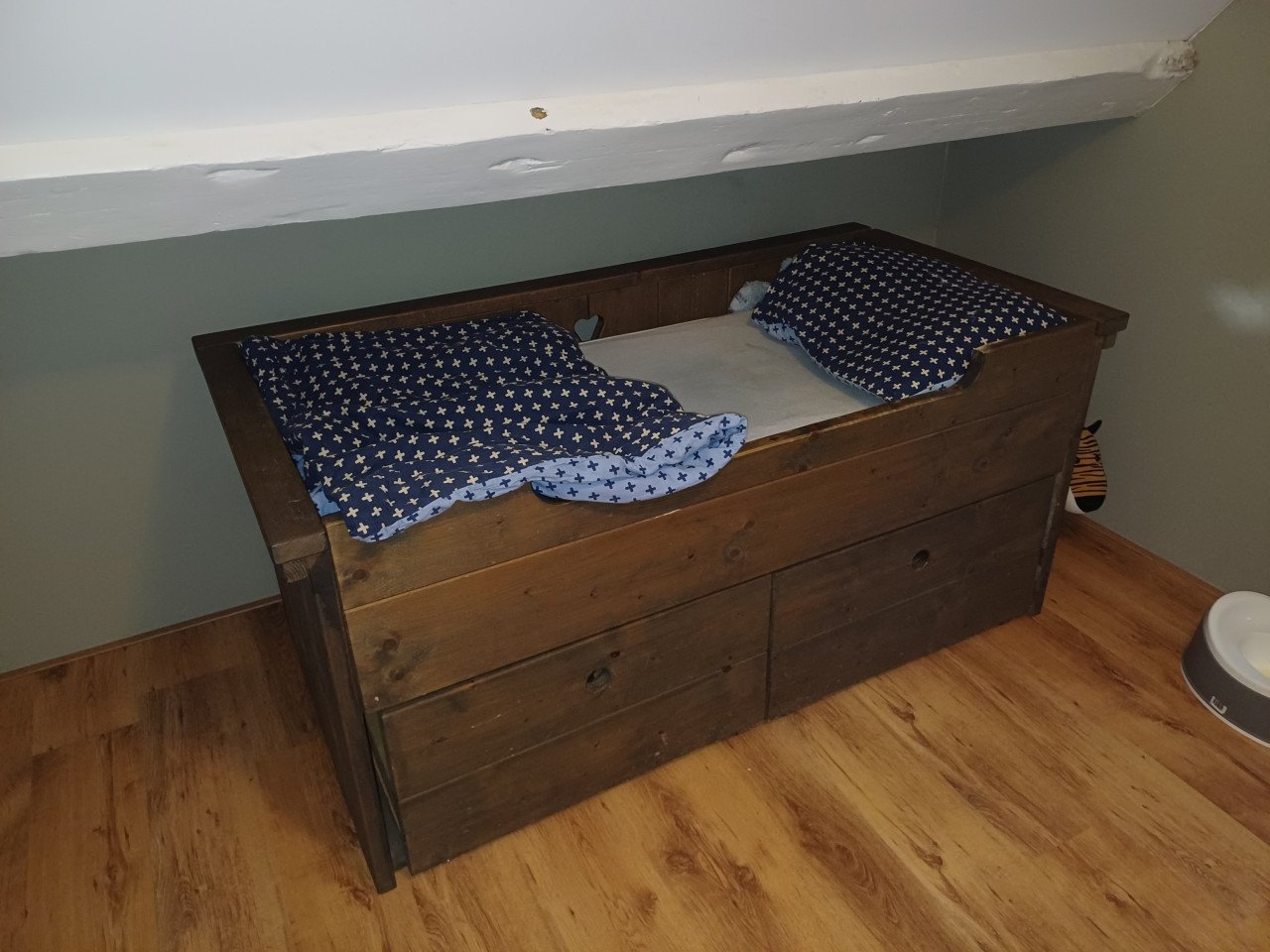 Kinderbed en kast steigerhout