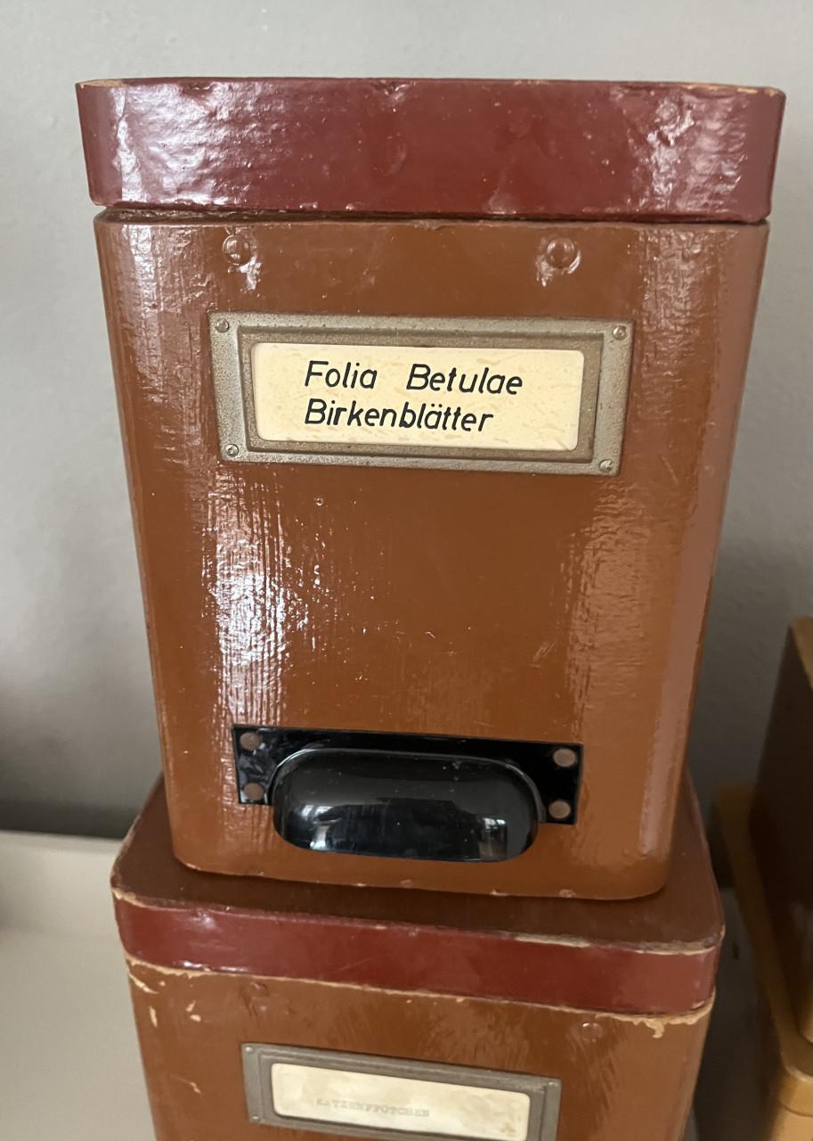 Antieke apothekers containers.