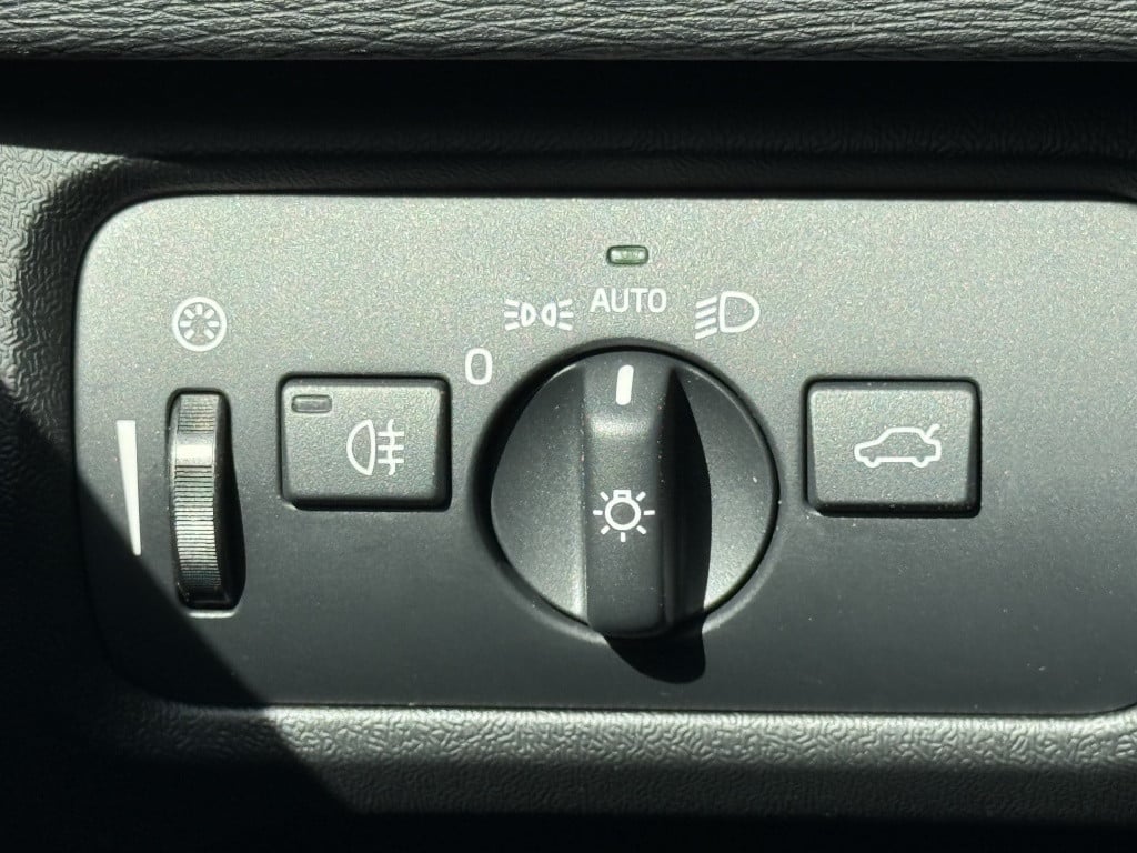 Volvo V40 t3 153pk aut6 polar+ sport| panodak| camera| trekhaak| keyless|