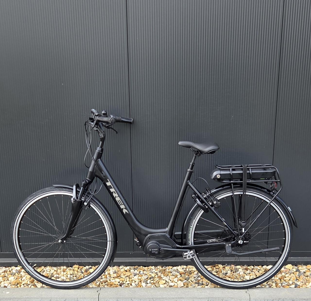 TREK LM2+ Black Edition E-bike  Bosch Active Line Plus –400Wh  57cm