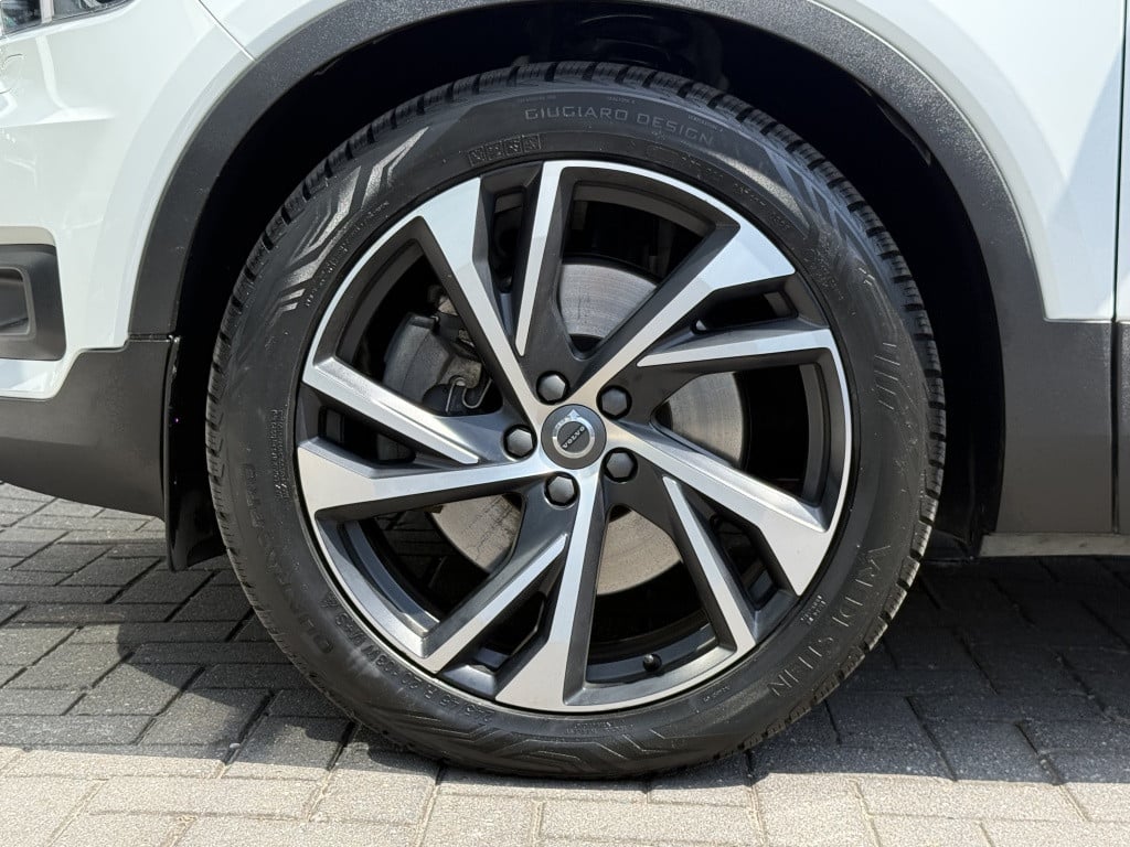 Volvo XC40 t5 262pk recharge r-design | panodak| adap.cruise| 360camera| el