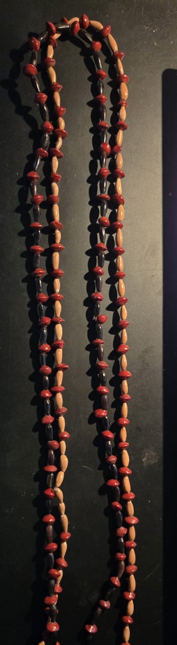 Set van 2 houten kralen kettingen 47 cm, zonder sluiting.
