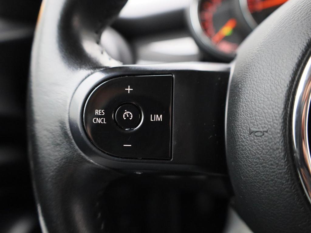 Mini 5-deurs 1.5 one essential | navigatie | lmv | parkeer sensoren | clima